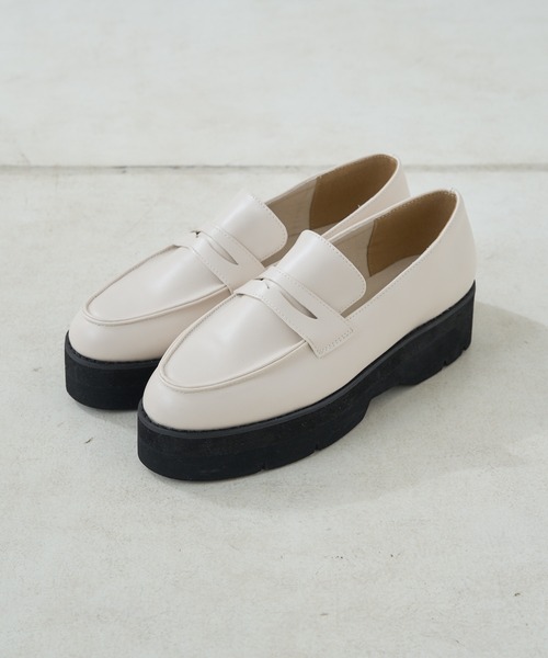 Chico（チコ）の「厚底コインローファー（ローファー・レディース・ブラック/ライトベージュ・SMALL/MEDIUM/LARGE）」の2枚目の写真