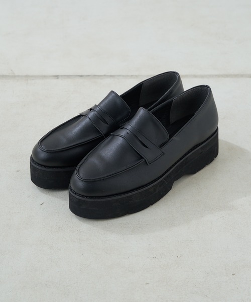 Chico（チコ）の「厚底コインローファー（ローファー・レディース・ブラック/ライトベージュ・SMALL/MEDIUM/LARGE）」の4枚目の写真