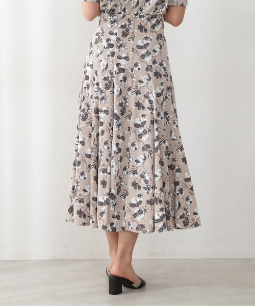 PROPORTION BODY DRESSING（プロポーションボディドレッシング）の「【美人百花5月号掲載 宇垣美里さん着用商品】フラワープリントフレアマチハイウエストスカート / 1212120402（スカート・レディース・オフホワイト/ベージュ・SMALL/MEDIUM）」の7枚目の写真