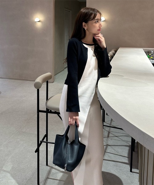 KOBE LETTUCE（コウベレタス）の「［ 岡部あゆみさんコラボ ］選べるネックとタイプ リブニットノースリーブワンピース（ワンピース・レディース・ホワイト系/ホワイト系1/ブラック系/ブラウン系/ネイビー系/ブラック/ネイビー/モカ/グレー系/ボルドー/ベージュ/ワイン系/ベージュ系/グレー系1/ブラック系1/グレー系3/ネイビー系1/グレー系5/ブルー系1/グレー系4/ピンク系1/ブラウン系1/ホワイト系その他/ホワイト系その他2/ピンク系2/ピンク系/ブルー系2/オフホワイト/ブルー系/オレンジ/ミント/グリーン系1/オレンジ系1/グリーン系2/オレンジ系2/ホワイト系その他5/ブラック系5/ホワイト系その他6/アイボリー系4/アイボリー系5/グレー系その他/ブラック系4/グレー系その他6/グリーン系その他6/アイボリー系/グリーン系その他5/アイボリー系1/グレー系その他5/グリーン系その他/グレー系その他2/グリーン系その他2/グレー系その他3/グレー系その他4/ホワイト系その他3/ホワイト系その他4/ブラック系3/ブラック系2/アイボリー系2/アイボリー系3/グリーン系その他4/グリーン系その他3/ブラック系6/ホワイト系2/ブラック系7/ホワイト×ブラック/ライトベージュ/ホワイト系5/ベージュ系3/ホワイト系3/グレー系7/ベージュ系1/アイボリー系7/ベージュ系2/ホワイト系6/グレー系6/ホワイト系4/アイボリー系6/ホワイト系7/ベージュ系4/ホワイト系8/ベージュ系5/ブルー系4/ライトブルー/ブルー系7/ブルー系6/ブルー系3/ブルー系5・1/2/3/A/B/#1/#2/Ⅰ/Ⅱ）」の17枚目の写真