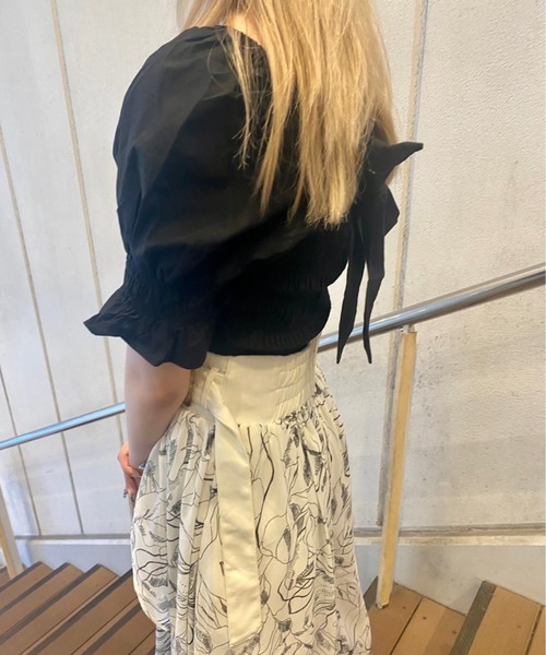 TORTE（トルテ）の「袖フレアシャーリングブラウス（シャツ/ブラウス・レディース・ホワイト/ホワイト系その他/グレー系その他/ライトピンク/ブラック・FREE）」の3枚目の写真