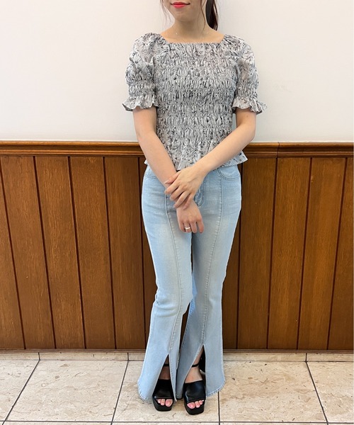 TORTE（トルテ）の「袖フレアシャーリングブラウス（シャツ/ブラウス・レディース・ホワイト/ホワイト系その他/グレー系その他/ライトピンク/ブラック・FREE）」の11枚目の写真