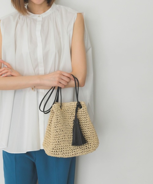 RODE SKO（ロデスコ）の「タッセル付ペーパーキンチャクバッグ（ショルダーバッグ・レディース・ベージュ/ブラウン系その他/ナチュラル・ONE）」の5枚目の写真