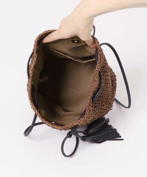 RODE SKO（ロデスコ）の「タッセル付ペーパーキンチャクバッグ（ショルダーバッグ・レディース・ベージュ/ブラウン系その他/ナチュラル・ONE）」の17枚目の写真