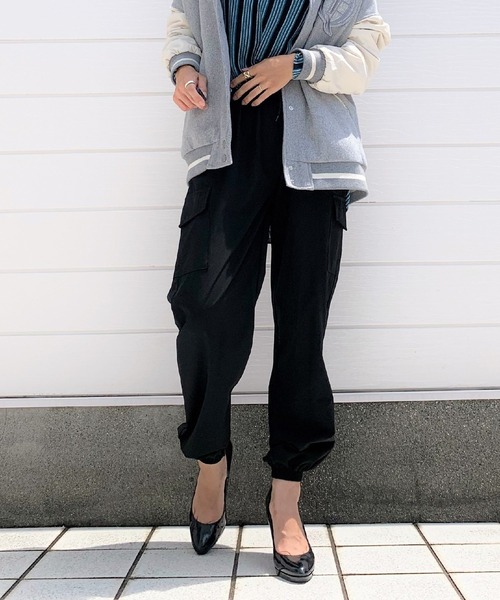 Q（キュー）の「カーゴジョガーパンツ（カーゴパンツ・レディース・ブラック/カーキ・MEDIUM）」の2枚目の写真