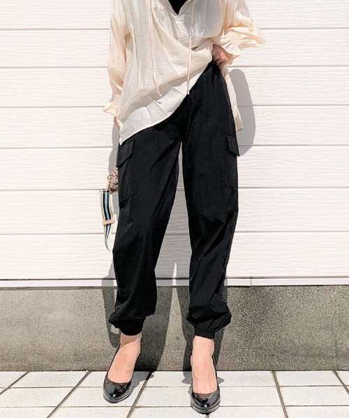 Q（キュー）の「カーゴジョガーパンツ（カーゴパンツ・レディース・ブラック/カーキ・MEDIUM）」の11枚目の写真