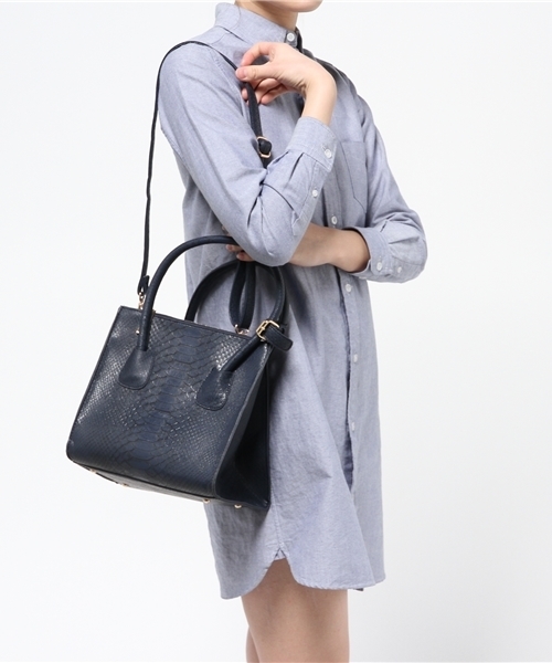 CAPRICIEUX LE'MAGE（カプリシューレマージュ）の「ミディアムスクエアトート（ショルダーバッグ・レディース・ホワイト/イエロー/ネイビー・FREE）」の4枚目の写真