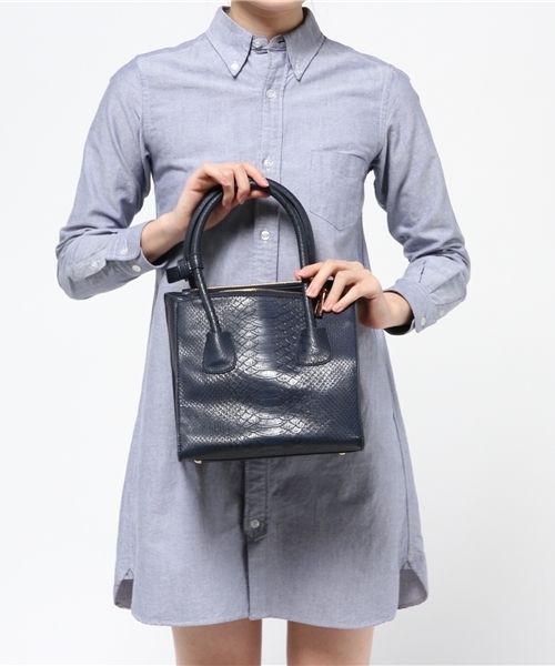 CAPRICIEUX LE'MAGE（カプリシューレマージュ）の「ミディアムスクエアトート（ショルダーバッグ・レディース・ホワイト/イエロー/ネイビー・FREE）」の5枚目の写真