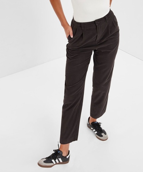 GAP（ギャップ）の「ハイライズ プリーツ テーパード コーデュロイデニム（デニムパンツ・レディース・ベージュ/ブラウン/ブラウン系その他・2/0/4/6/8/10/00/000）」の2枚目の写真