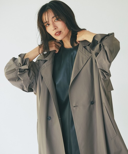 RIVE DROITE（リヴドロワ）の「柔らかい素材感/ライトタフタロングコート（ステンカラーコート・レディース・ベージュ/グレー系その他・FREE）」の13枚目の写真