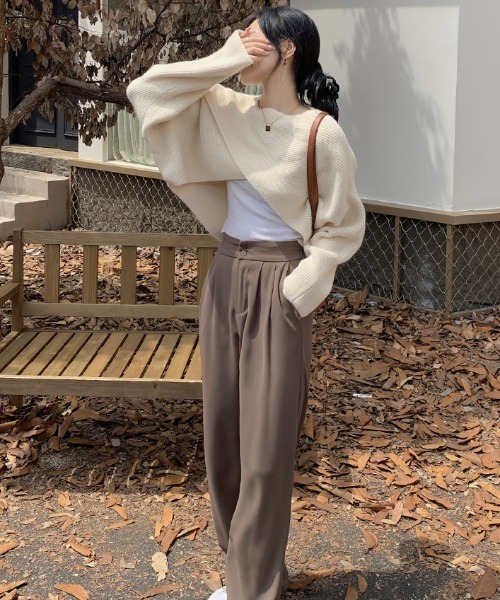 Vipoa(ヴィポア)の「クロスラップショートニット(ニット/セーター・レディース・ブラック/ベージュ/グレー/アイボリー/ブルー・FREE)」の8枚目の写真