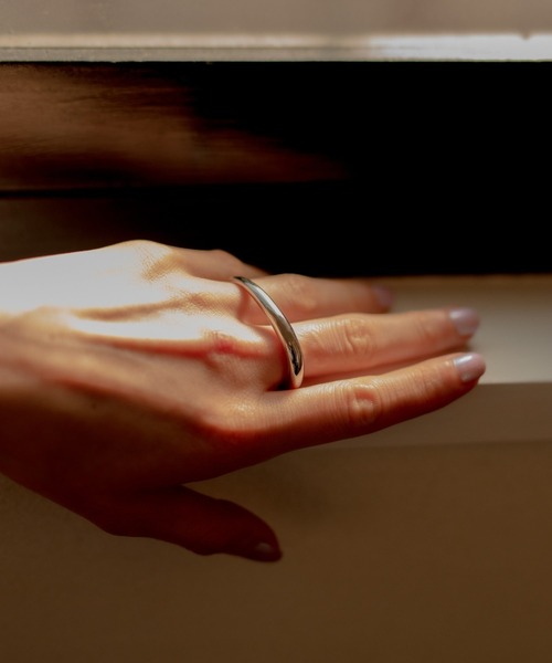 novice(ノーヴィス)の「【novice】Double Finger Ring(リング・レディース・ゴールド/シルバー・FREE)」の2枚目の写真