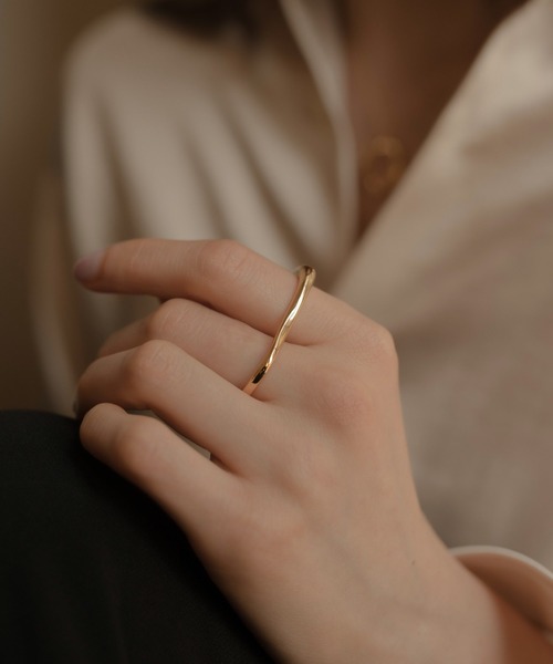 novice(ノーヴィス)の「【novice】Double Finger Ring(リング・レディース・ゴールド/シルバー・FREE)」の4枚目の写真