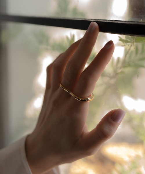 novice(ノーヴィス)の「【novice】Double Finger Ring(リング・レディース・ゴールド/シルバー・FREE)」の3枚目の写真