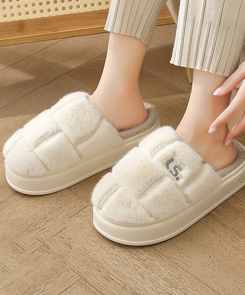 TeddyShop（テディショップ）の「レディース ふわふわボアのやわらか厚底スリッパサンダル 冬 室内履き（ルームシューズ/スリッパ・レディース・グリーン/ピンク/ブラウン/イエロー/オフホワイト/グレー・25cm/24cm/26cm/23cm/27cm）」の7枚目の写真