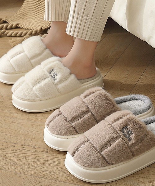 TeddyShop（テディショップ）の「レディース ふわふわボアのやわらか厚底スリッパサンダル 冬 室内履き（ルームシューズ/スリッパ・レディース・グリーン/ピンク/ブラウン/イエロー/オフホワイト/グレー・25cm/24cm/26cm/23cm/27cm）」の10枚目の写真