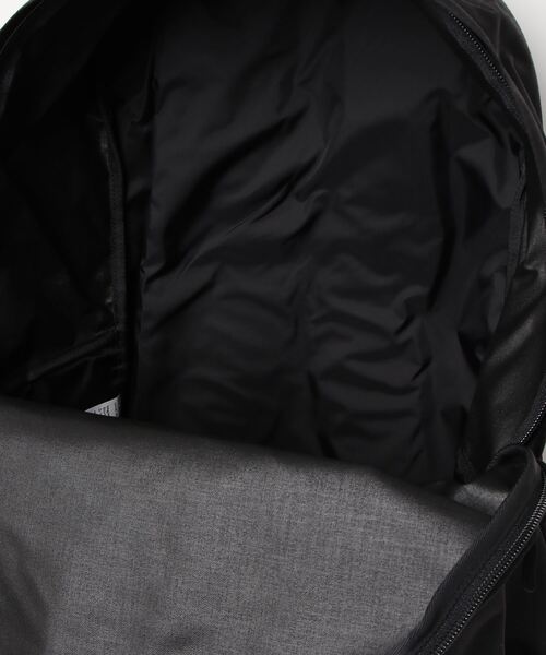 BAGJACK(バッグジャック)の「DAYPACK CLASSIC L BLACK(バックパック/リュック・メンズ・ブラック・FREE)」の3枚目の写真