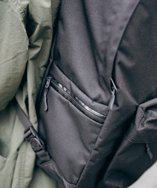 BAGJACK(バッグジャック)の「DAYPACK CLASSIC L BLACK(バックパック/リュック・メンズ・ブラック・FREE)」の8枚目の写真