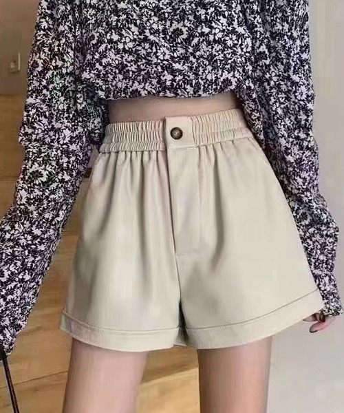 SPIGA(スピーガ)の「フェイクレザーショートパンツ(その他パンツ・レディース・オフホワイト/ブラック/ブラウン・SMALL/MEDIUM)」の2枚目の写真