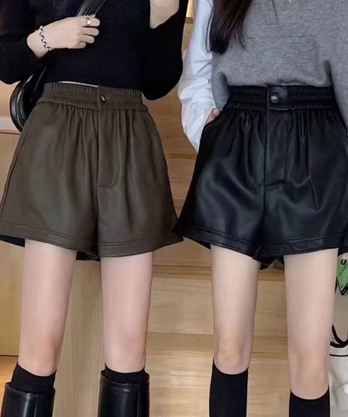 SPIGA(スピーガ)の「フェイクレザーショートパンツ(その他パンツ・レディース・オフホワイト/ブラック/ブラウン・SMALL/MEDIUM)」の4枚目の写真