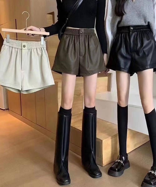 SPIGA(スピーガ)の「フェイクレザーショートパンツ(その他パンツ・レディース・オフホワイト/ブラック/ブラウン・SMALL/MEDIUM)」の5枚目の写真
