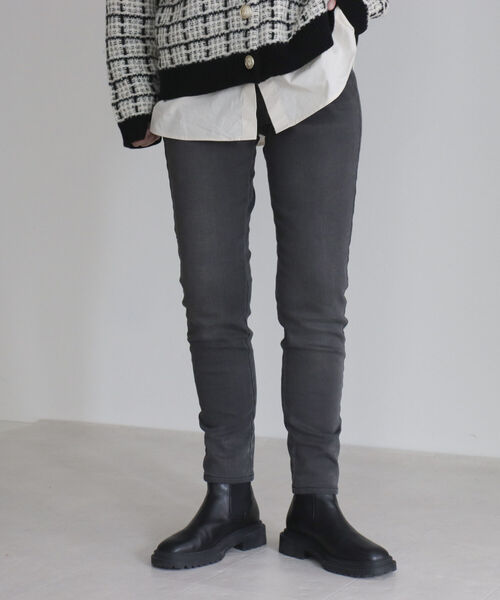 fredy emue（フレディエミュ）の「裏起毛スキニーパンツ（デニムパンツ・レディース・ブラック/チャコールグレー・36/38）」の13枚目の写真