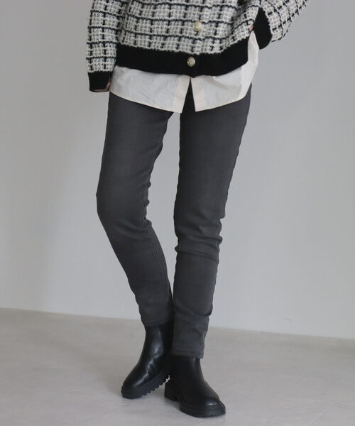 fredy emue（フレディエミュ）の「裏起毛スキニーパンツ（デニムパンツ・レディース・ブラック/チャコールグレー・36/38）」の14枚目の写真