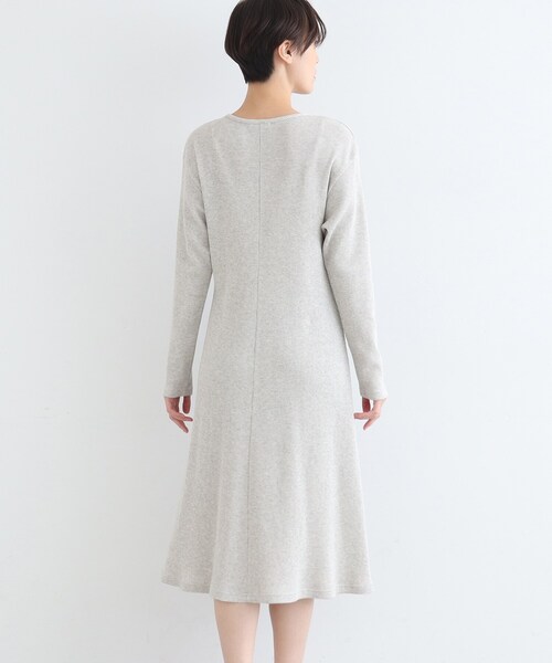 INDIVI(インディヴィ)の「【LIFE/SETUP可能】ワッフルフレアワンピース(ワンピース・レディース・ライトグレー系8/チャコール・34/38)」の6枚目の写真