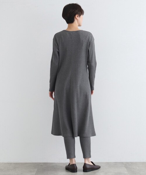 INDIVI(インディヴィ)の「【LIFE/SETUP可能】ワッフルフレアワンピース(ワンピース・レディース・ライトグレー系8/チャコール・34/38)」の18枚目の写真