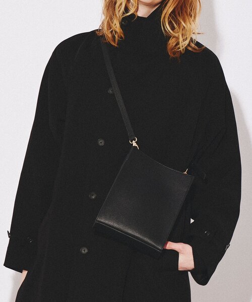 tk.TAKEO KIKUCHI（ティーケータケオキクチ）の「◆スクエアボックスショルダーバッグ（ユニセックスアイテム）（ショルダーバッグ・メンズ・ブラック/ブラック系3/ブラック系/ブラウン系その他6/ダークグリーン系/ブラック系1/ベージュ/ベージュ系4/ブラック系5/ブラック系6/シルバー系/ブラック系7/ライトパープル/ブラック系4/ブラック系8/ネイビー系4・00）」の8枚目の写真