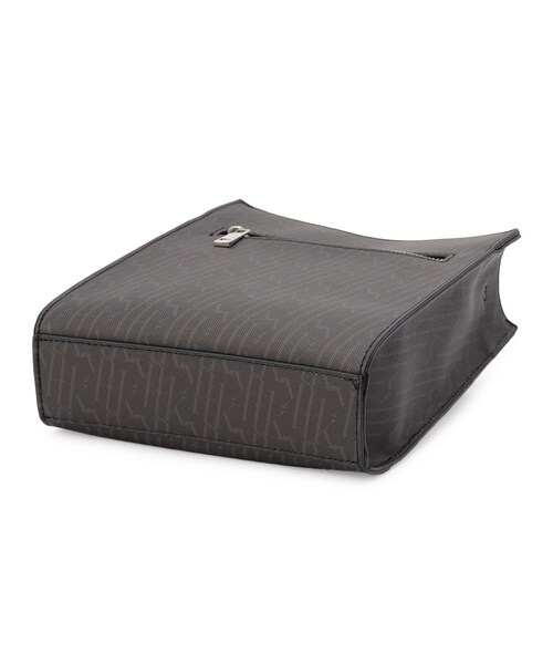 tk.TAKEO KIKUCHI（ティーケータケオキクチ）の「◆スクエアボックスショルダーバッグ（ユニセックスアイテム）（ショルダーバッグ・メンズ・ブラック/ブラック系3/ブラック系/ブラウン系その他6/ダークグリーン系/ブラック系1/ベージュ/ベージュ系4/ブラック系5/ブラック系6/シルバー系/ブラック系7/ライトパープル/ブラック系4/ブラック系8/ネイビー系4・00）」の20枚目の写真