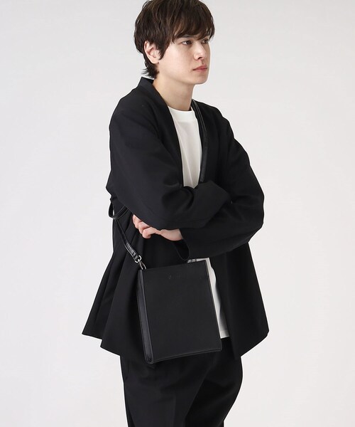 tk.TAKEO KIKUCHI（ティーケータケオキクチ）の「◆スクエアボックスショルダーバッグ（ユニセックスアイテム）（ショルダーバッグ・メンズ・ブラック/ブラック系3/ブラック系/ブラウン系その他6/ダークグリーン系/ブラック系1/ベージュ/ベージュ系4/ブラック系5/ブラック系6/シルバー系/ブラック系7/ライトパープル/ブラック系4/ブラック系8/ネイビー系4・00）」の21枚目の写真