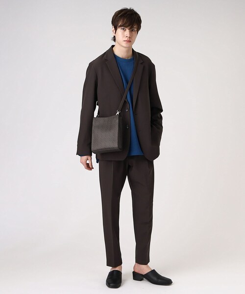 tk.TAKEO KIKUCHI（ティーケータケオキクチ）の「◆スクエアボックスショルダーバッグ（ユニセックスアイテム）（ショルダーバッグ・メンズ・ブラック/ブラック系3/ブラック系/ブラウン系その他6/ダークグリーン系/ブラック系1/ベージュ/ベージュ系4/ブラック系5/ブラック系6/シルバー系/ブラック系7/ライトパープル/ブラック系4/ブラック系8/ネイビー系4・00）」の22枚目の写真