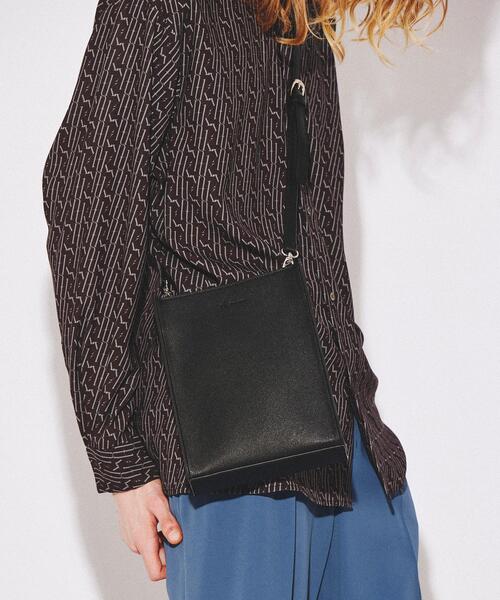 tk.TAKEO KIKUCHI（ティーケータケオキクチ）の「◆スクエアボックスショルダーバッグ（ユニセックスアイテム）（ショルダーバッグ・メンズ・ブラック/ブラック系3/ブラック系/ブラウン系その他6/ダークグリーン系/ブラック系1/ベージュ/ベージュ系4/ブラック系5/ブラック系6/シルバー系/ブラック系7/ライトパープル/ブラック系4/ブラック系8/ネイビー系4・00）」の9枚目の写真