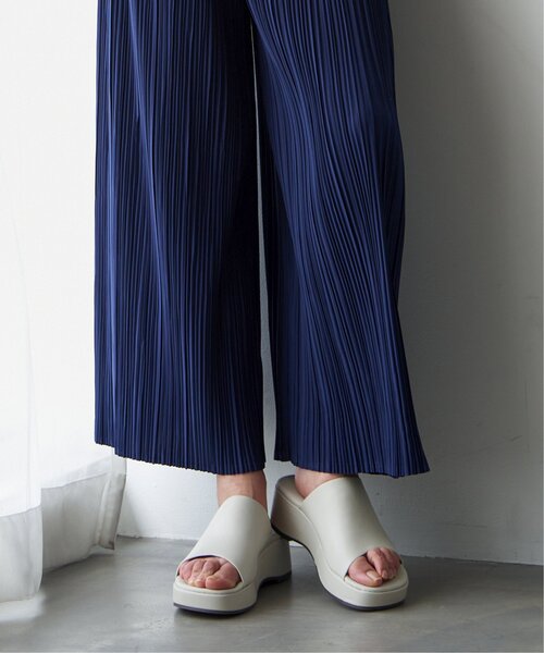 ikka(イッカ)の「スライドサボサンダル(サンダル・レディース・ベージュ/オフホワイト/ブラック・M/L)」の17枚目の写真