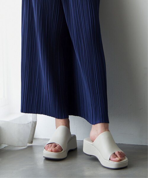 ikka(イッカ)の「スライドサボサンダル(サンダル・レディース・ベージュ/オフホワイト/ブラック・M/L)」の18枚目の写真