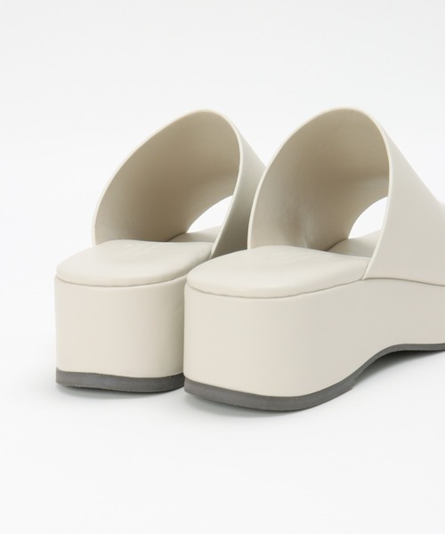 ikka(イッカ)の「スライドサボサンダル(サンダル・レディース・ベージュ/オフホワイト/ブラック・M/L)」の6枚目の写真