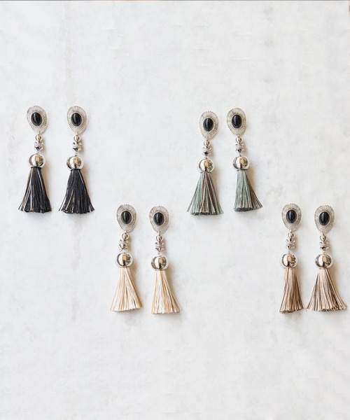 amplis（アンプリス）の「オーバルタッセルピアス/ellipse tassel（ピアス（両耳用）・レディース・ブラウン/ベージュ/グレー/ブラック・FREE）」の3枚目の写真