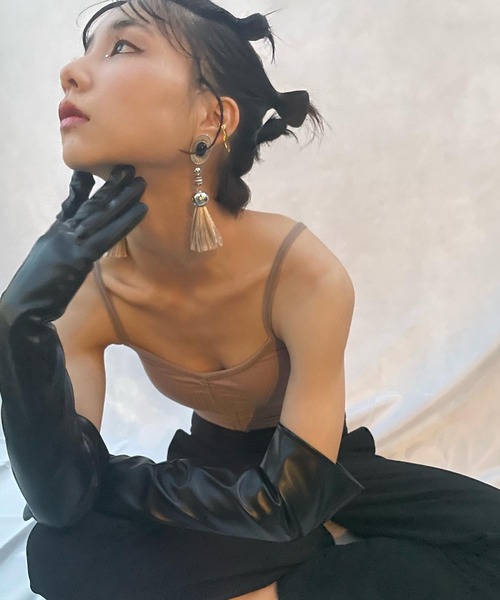 amplis（アンプリス）の「オーバルタッセルピアス/ellipse tassel（ピアス（両耳用）・レディース・ブラウン/ベージュ/グレー/ブラック・FREE）」の6枚目の写真