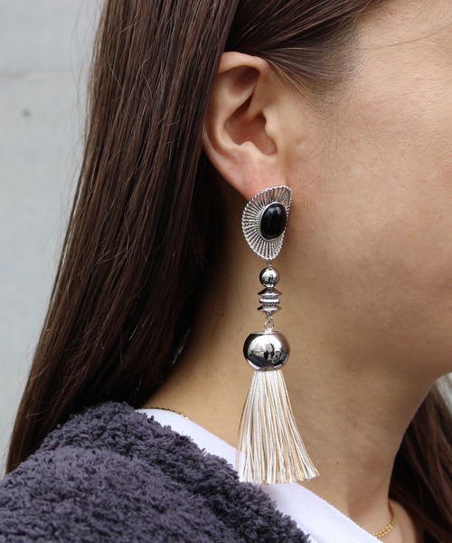 amplis（アンプリス）の「オーバルタッセルピアス/ellipse tassel（ピアス（両耳用）・レディース・ブラウン/ベージュ/グレー/ブラック・FREE）」の17枚目の写真