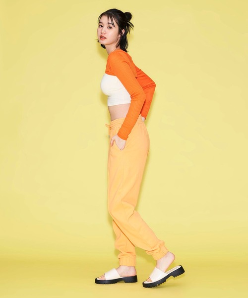 FOREVER 21（フォーエバー トゥエンティーワン）の「【POP】ボレロショートニット（ニット/セーター・レディース・オレンジ/ブラック/ライトグレー・FREE）」の5枚目の写真
