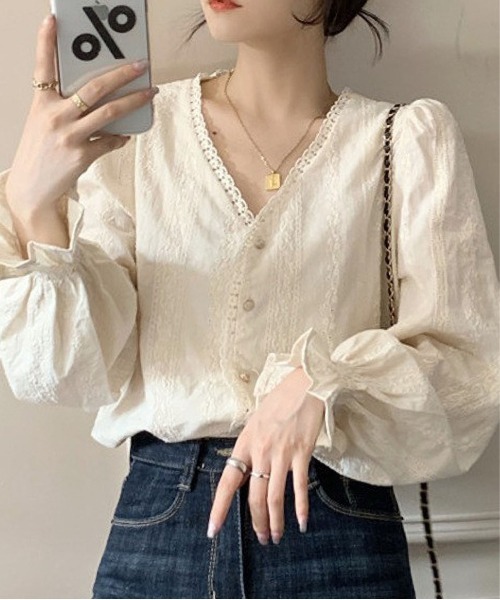 BLANC FICELLE(ブランフィセル)の「レース カシュクール シャツ(シャツ/ブラウス・レディース・ベージュ・S/L/M/XL)」の1枚目の写真