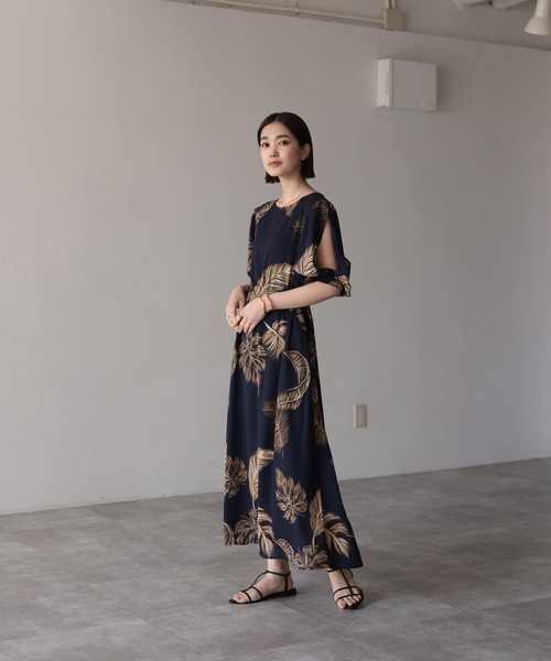 HERENCIA（ヘレンチア）の「ショルダー スリット ドローストリング ボタニカル柄 ワンピース ドレス（ドレス・レディース・ネイビー・FREE）」の4枚目の写真