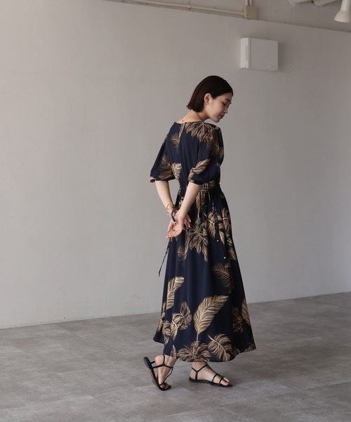 HERENCIA（ヘレンチア）の「ショルダー スリット ドローストリング ボタニカル柄 ワンピース ドレス（ドレス・レディース・ネイビー・FREE）」の8枚目の写真