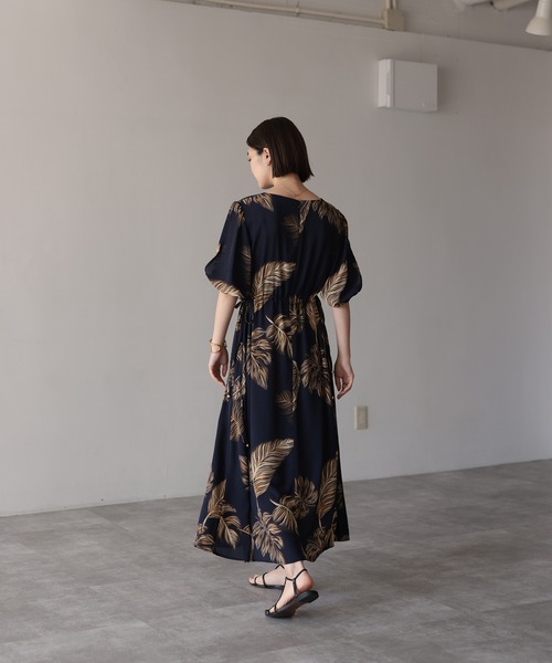 HERENCIA（ヘレンチア）の「ショルダー スリット ドローストリング ボタニカル柄 ワンピース ドレス（ドレス・レディース・ネイビー・FREE）」の9枚目の写真