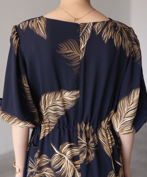 HERENCIA（ヘレンチア）の「ショルダー スリット ドローストリング ボタニカル柄 ワンピース ドレス（ドレス・レディース・ネイビー・FREE）」の10枚目の写真