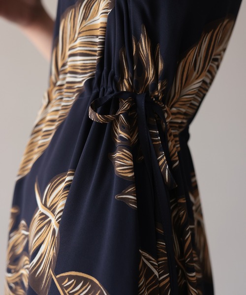 HERENCIA（ヘレンチア）の「ショルダー スリット ドローストリング ボタニカル柄 ワンピース ドレス（ドレス・レディース・ネイビー・FREE）」の16枚目の写真