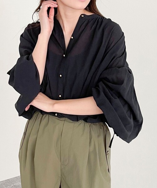 fredy emue（フレディエミュ）の「【fredyemueフレディエミュ】ドロストボリュームシャツブラウス（シャツ/ブラウス・レディース・レッド/サックスブルー/ブラック/オフホワイト/パープル・38）」の2枚目の写真