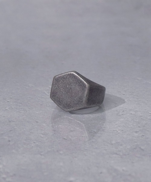 SBG（エスビー）の「SBG デザイン印台リング（リング・メンズ・ブラック/グレー系その他/シルバー/ゴールド/ブラック系その他4/ゴールド系その他3/シルバー系その他4/グレー系その他4/ゴールド系その他4/シルバー系その他2/シルバー系その他5/グレー系その他5/ブラック系その他5/シルバー系その他3/グレー系その他2/ブラック系その他3/ゴールド系その他5/グレー系その他3/ブラック系その他2/ゴールド系その他2/ブラック系・16号/18号/21号）」の10枚目の写真