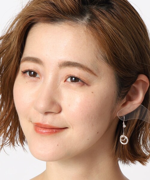 grove(グローブ)の「◆プチダブルリングビジューフックピアス(ピアス(両耳用)・レディース・ピンクゴールド/シルバー/ゴールド・00)」の8枚目の写真